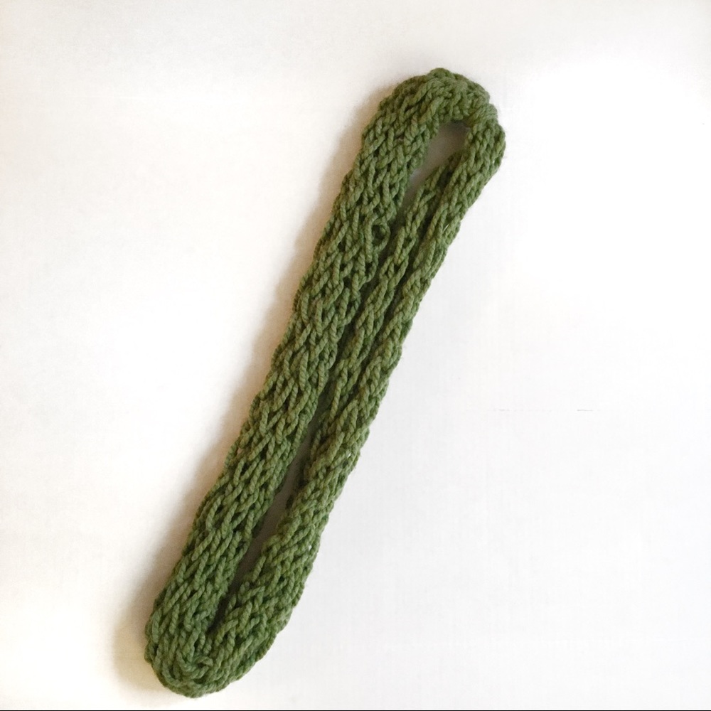Hand knit green infinity scarf - Picture 3 of 3